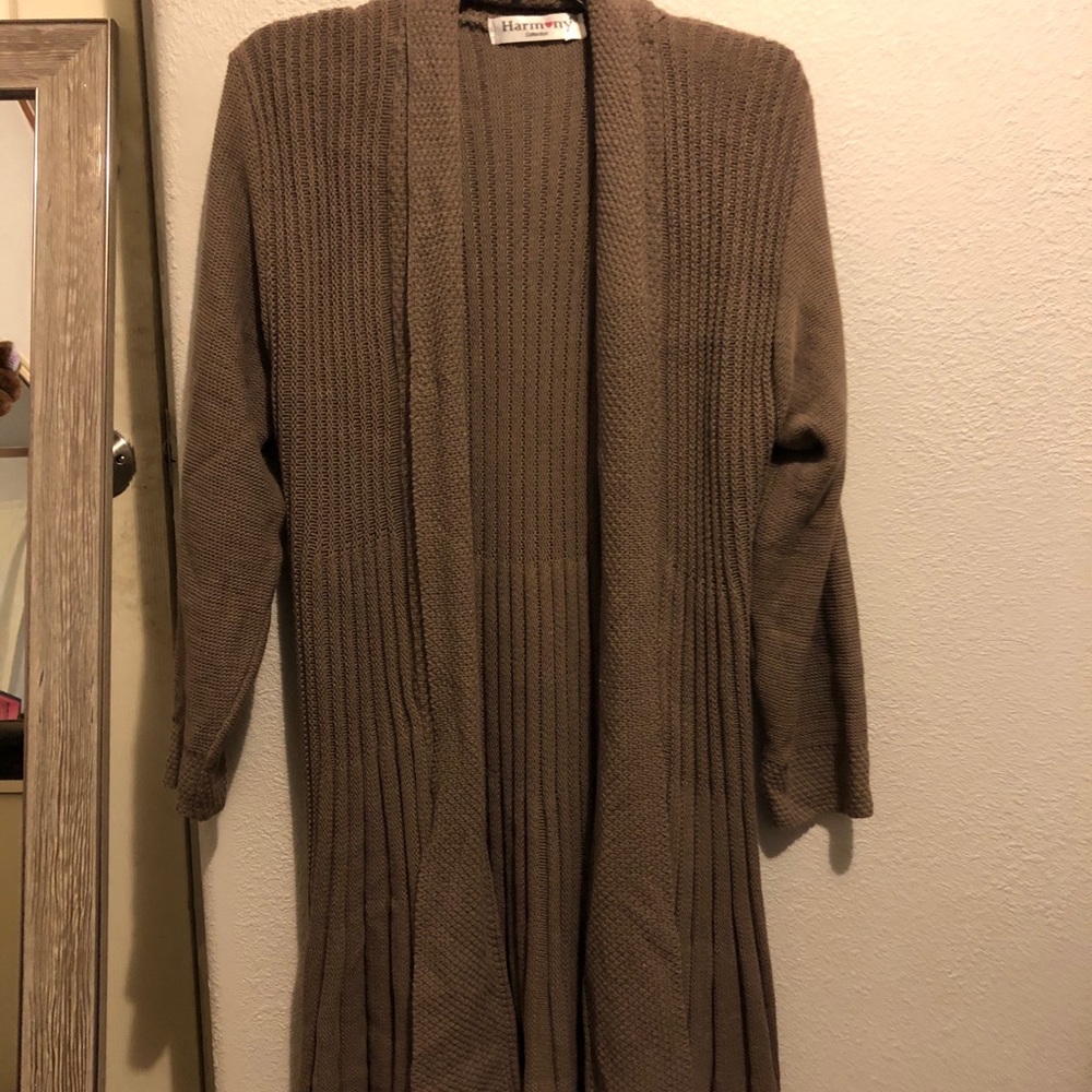 Long sleeve sweater.